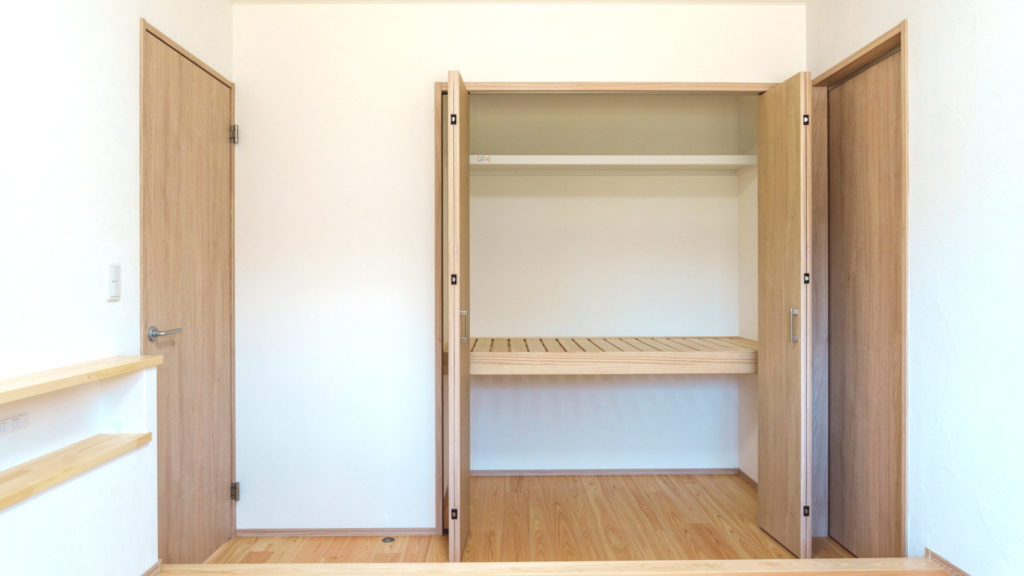 寝室　収納