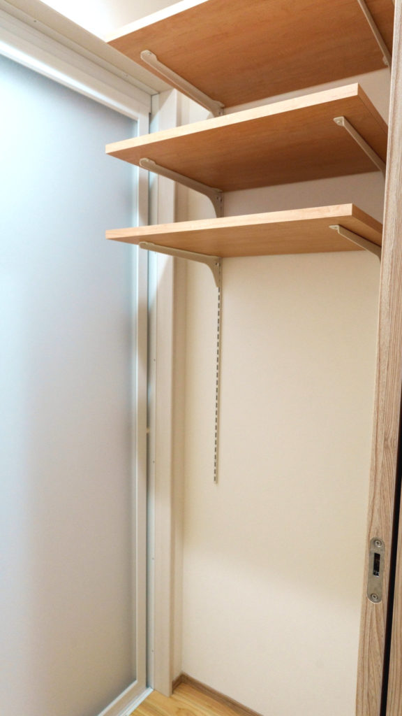脱衣室　収納